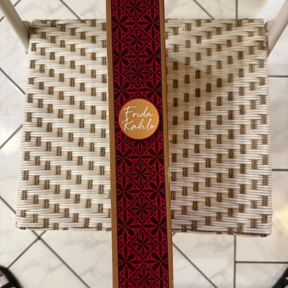 Frida Kahlo Barbie Inspiring Women series - Picture 2 of 3